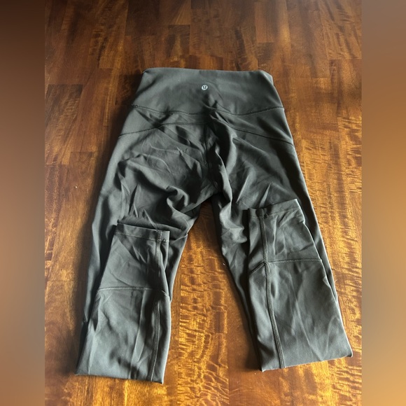 Green Lululemon leggings - Picture 2 of 3